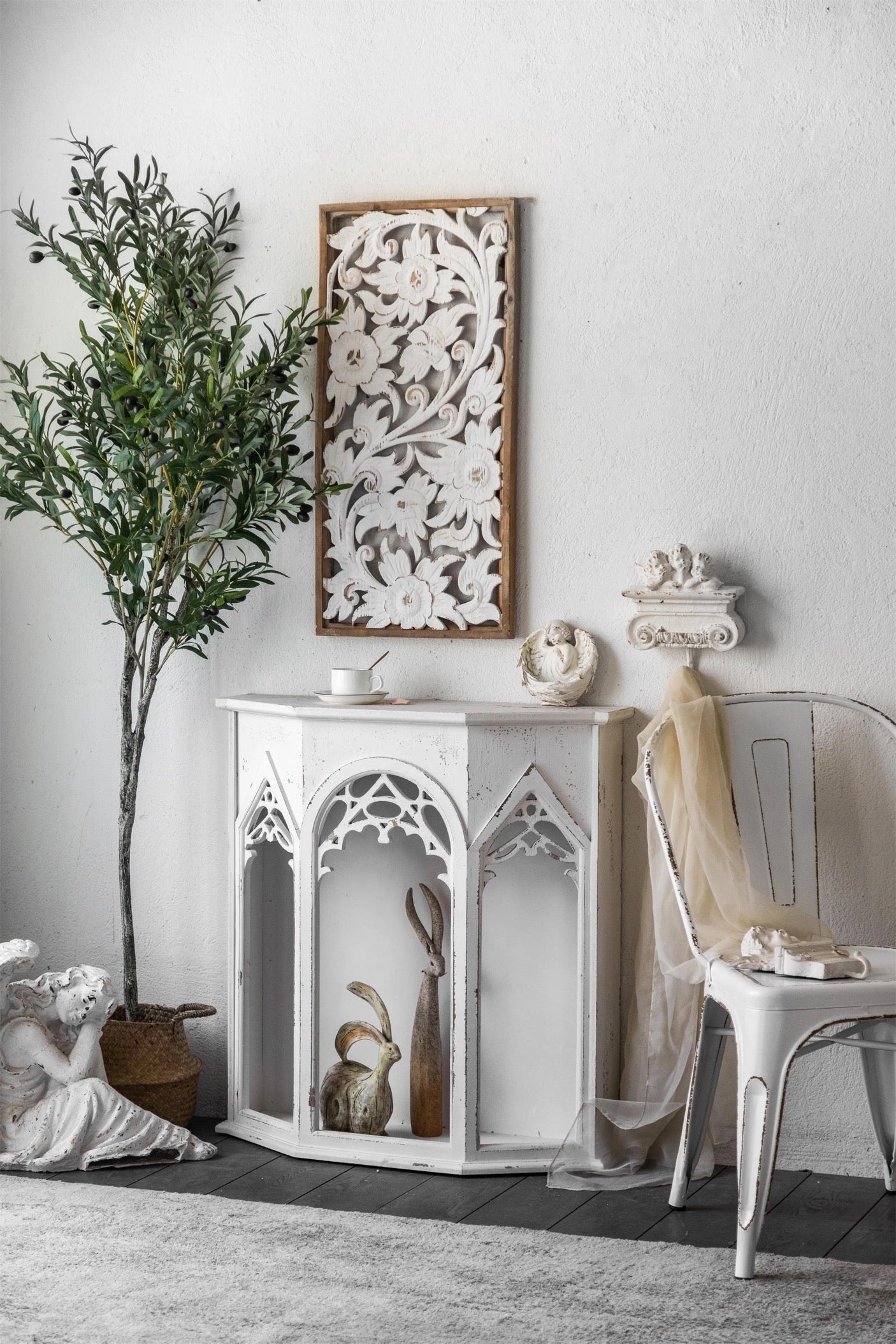 TTWO Vintage Wooden Console Table - French Style Hollow-Out Hallway Table